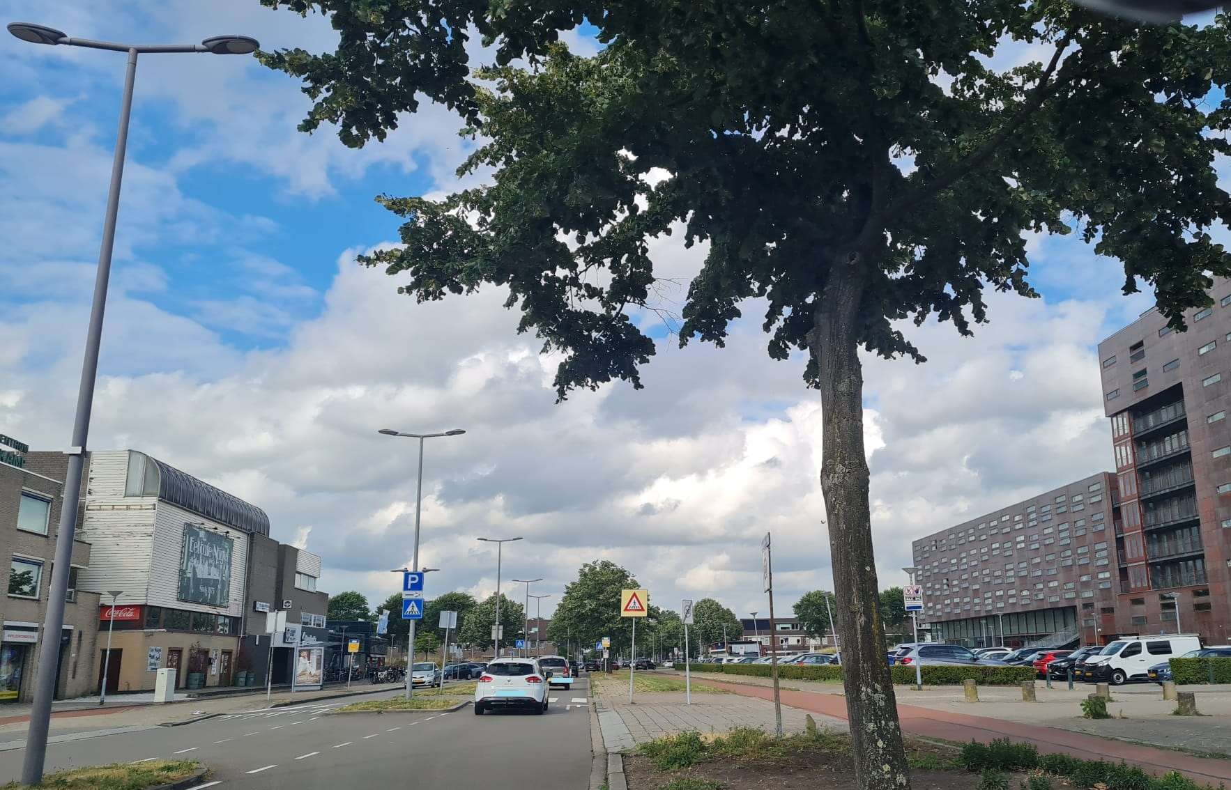 Van 10 juli t/m 21 juli  is ook deze weg voor het zwembad afgesloten richting Nesselande afgesloten.