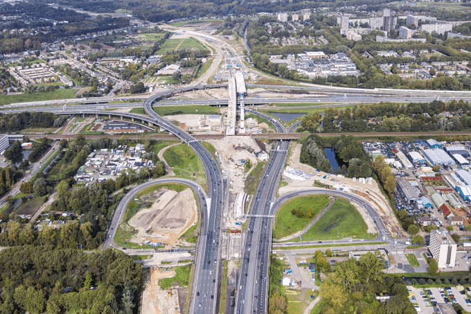 Verkeer volgt de omleiding via de A20 richting Gouda, afrit 16.