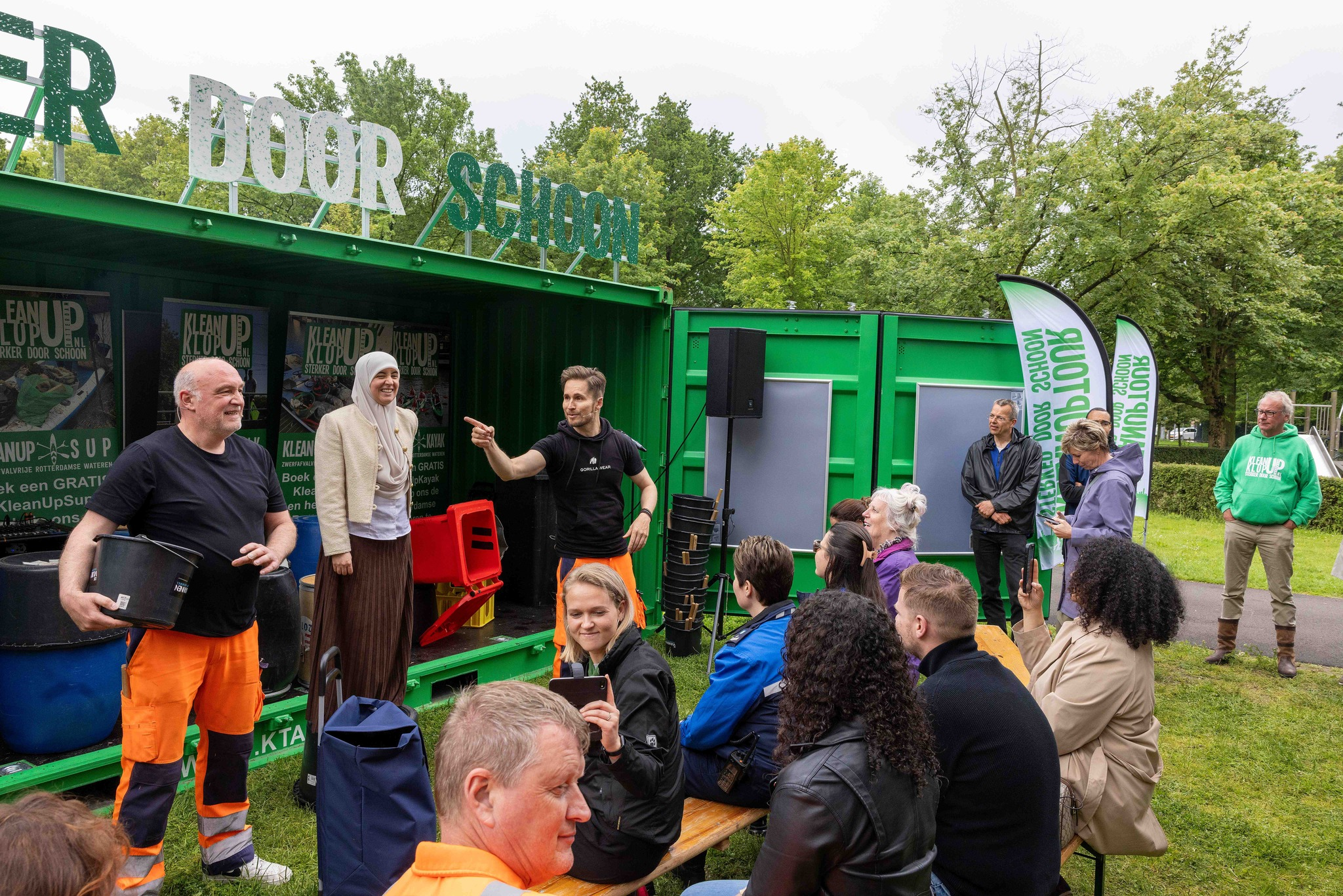 De KleanUpTour is een reizende tentoonstelling en klaslokaal met aandacht voor ‘schoon’ en het voorkomen zwerfafval. 