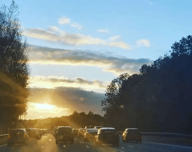 Rijkswaterstaat voert van maandag 2 juni t/m zondag 6 juli 2025 werkzaamheden uit aan de A20. Tussen Nieuwerkerk aan den IJssel en knooppunt Gouwe wordt de verkeerssignalering vervangen. Hiervoor is de weg op zes nachten afgesloten, telkens in één rijrichting. Houd rekening met een extra reistijd. Wanneer is de A20 afgesloten bij Nesselande? Richting Nieuwerkerk aan den IJssel (afrit 17): Dinsdag 10 juni, 23.00 uur – woensdag 11 juni, 05.00 uur Woensdag 2 juli, 23.00 uur – donderdag 3 juli, 05.00 uur