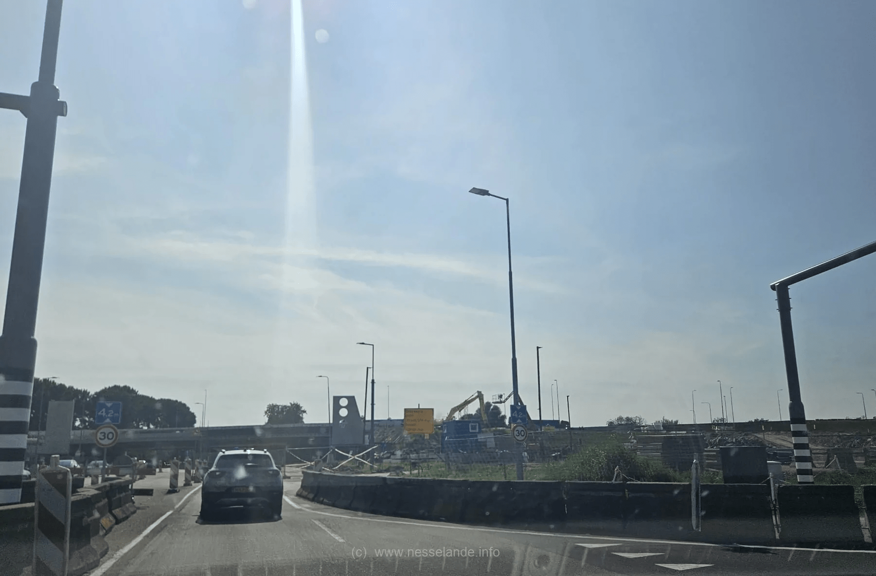 De werkzaamheden aan de Hoofdweg zijn nog niet gereed. In de avonden (vanaf 20 uur) is de verkeersader afgesloten van 20 juni – 4 juli 2025 door werkzaamheden rondom de viaduct.