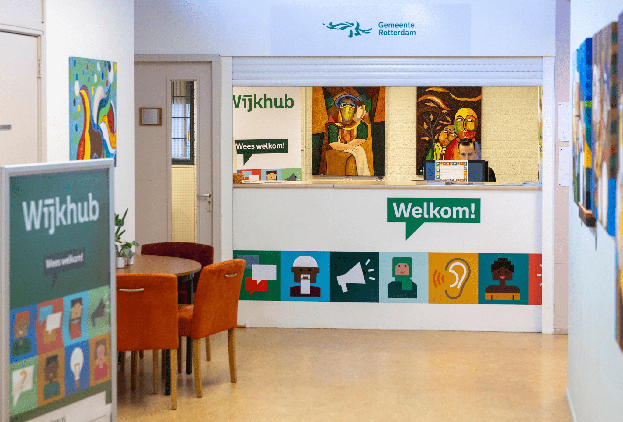 Met de Rotterdampas kun je het hele jaar door gratis of met korting leuke activiteiten doen in en rond Rotterdam. Denk aan zwemmen, uit eten gaan of een bezoek aan het theater. Woon je in Ommoord? Kom dan langs in de wijkhub om je Rotterdampas aan te vragen of te verlengen. Wat neem je mee? • een geldig legitimatiebewijs • je pinpas (betalen kan alleen met pin) • bij een lager inkomen: een bewijs van je inkomen Met de Rotterdampas kun je ook gebruikmaken van extra tegoeden, zoals AOW-tegoed, jeugdtegoed en sport- en cultuurtegoed. 📍 Wijkhub Ommoord (Romeynshof) Maandag 13 april 13.00 – 16.00 uur